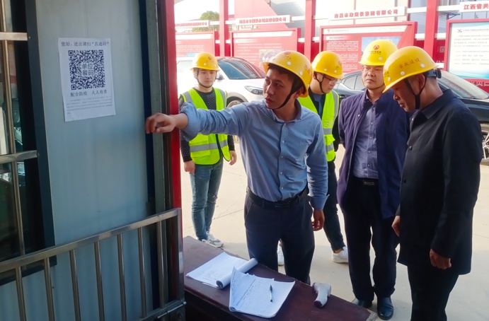 張世東深入市政公用城項(xiàng)目、秦坊安置房項(xiàng)目、南昌高鐵東站新區(qū)項(xiàng)目督查質(zhì)量、安全、揚(yáng)塵治理工作