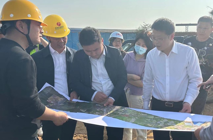 市政公用集團(tuán)劉順保到朱橋東路項(xiàng)目、昌東三路項(xiàng)目、秦坊安置房項(xiàng)目調(diào)研