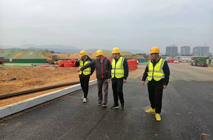 五一勞動獎章獲得者項目黨支部書記、副總工程師周天奇