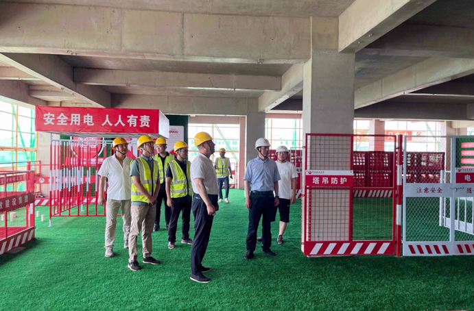 市政公用集團(tuán)黨委副書記總經(jīng)理萬義輝到新建區(qū)職業(yè)技術(shù)學(xué)校新校區(qū)建設(shè)項目調(diào)研