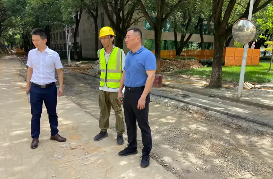 徐旭到江西財經(jīng)大學(xué)雨污分流改造項(xiàng)目調(diào)研指導(dǎo)