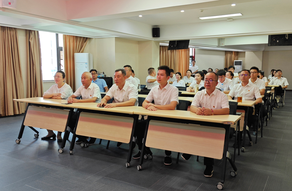 南昌市政建設(shè)集團組織觀看抗戰(zhàn)勝利80周年閱兵儀式 激發(fā)干部職工愛國熱情