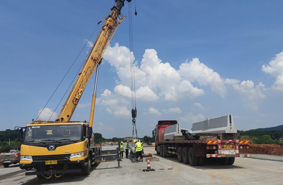 市政遠(yuǎn)大裝配式防撞護(hù)欄首次應(yīng)用于G320國道 開啟綠色建造新征程