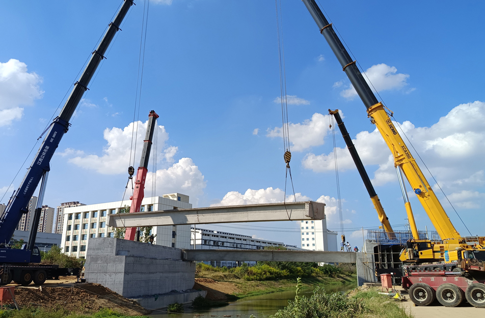 深南互通立交項目完成跨渠橋關(guān)鍵梁體吊裝 6片大型箱梁精準(zhǔn)安裝
